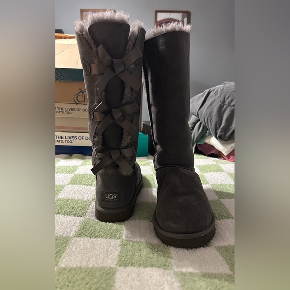 Gray Uggs - Picture 1 of 4
